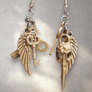 NEW handmade steampunk Antique Goldtone earrings 2/25$